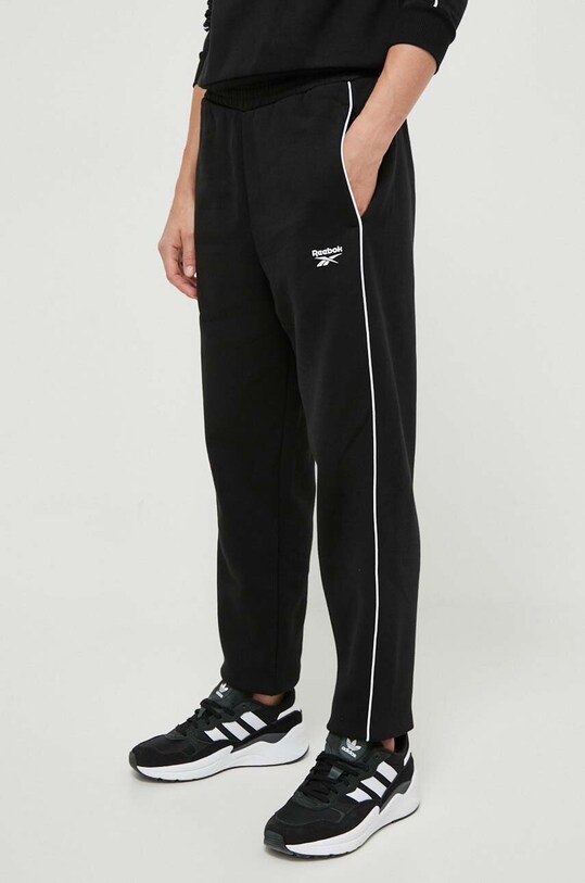 Спортивний костюм Reebok чорний 100034734