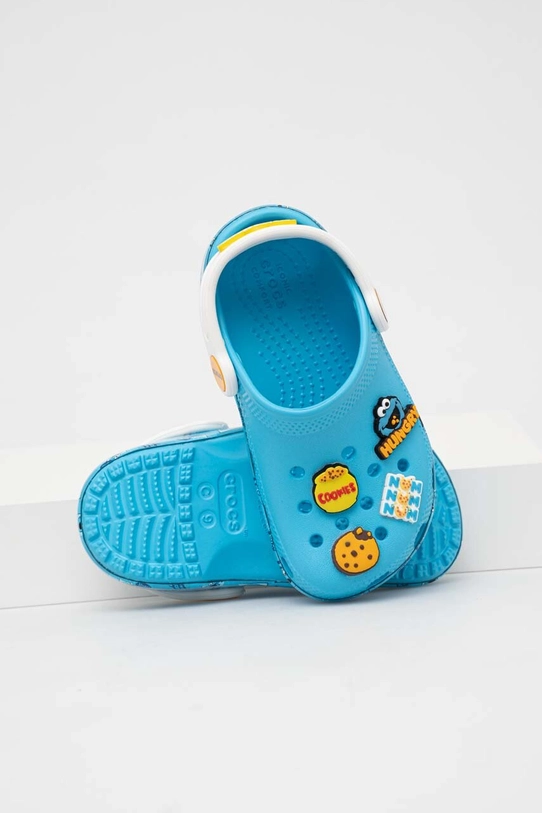 Дитячі шльопанці Crocs x Sesame Street блакитний 208847.CROCS.SESAME.WOR