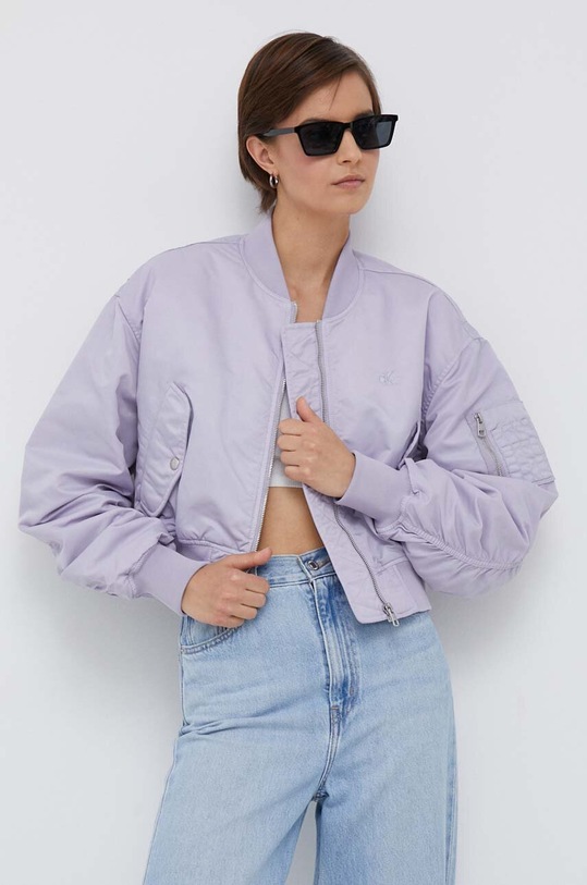 Calvin Klein Jeans kurtka bomber bez kaptura fioletowy J20J221378