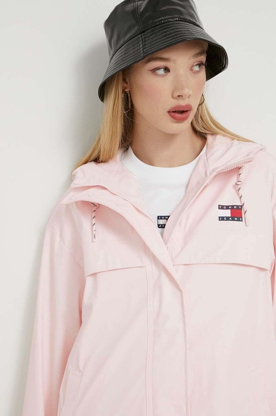 Tommy Jeans kurtka przeciwdeszczowa różowy DW0DW15949