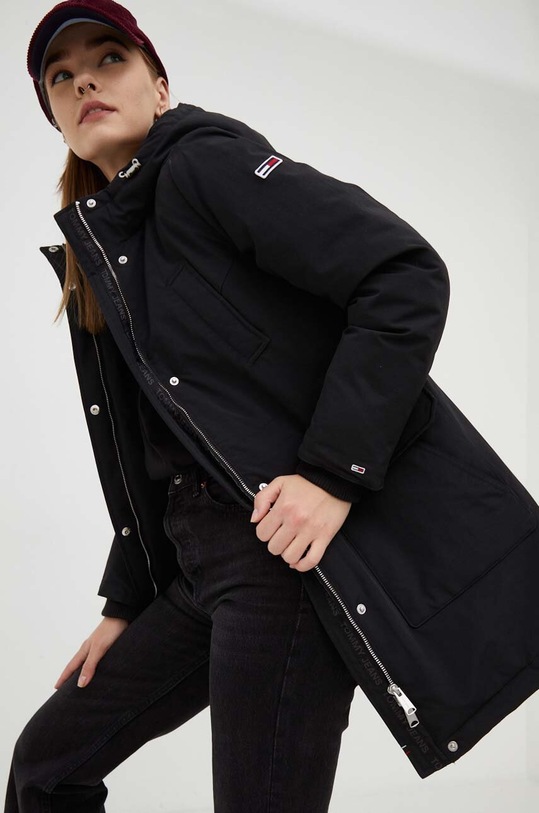Péřová bunda Tommy Jeans přechodné černá DW0DW14684