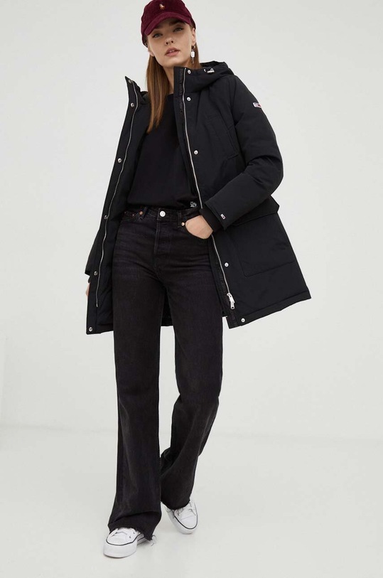Péřová bunda Tommy Jeans DW0DW14684 černá AW23