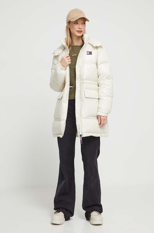 Péřová bunda Tommy Jeans s podšívkou béžová DW0DW16573