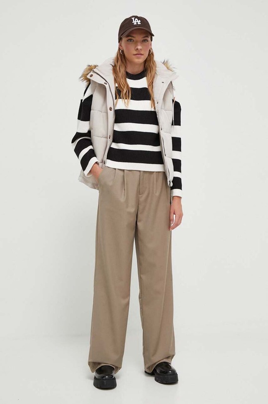 Αμάνικο μπουφάν Superdry W5011551A.7MO μπεζ AW23