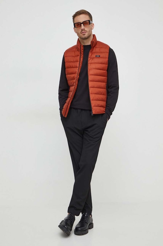 Αμάνικο μπουφάν Calvin Klein K10K108292 καφέ AW24