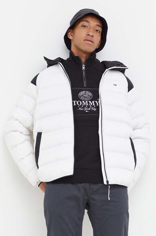 Пухова куртка Tommy Jeans з капюшоном білий DM0DM17233