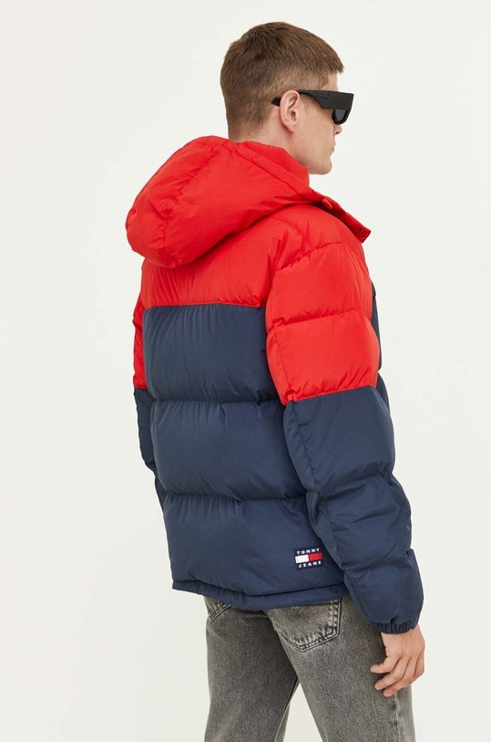 Péřová bunda Tommy Jeans DM0DM17482 námořnická modř AW23
