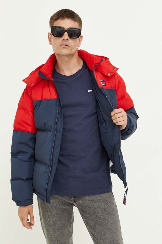 Péřová bunda Tommy Jeans DM0DM17482 námořnická modř