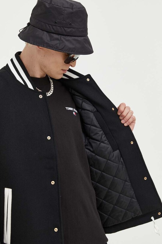 Куртка-бомбер с примесью шерсти Tommy Jeans DM0DM17223