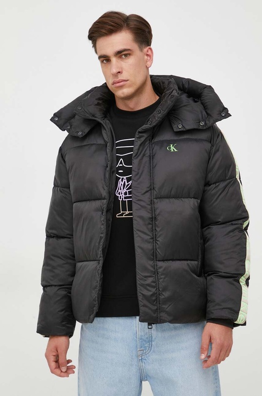 Calvin Klein Jeans rövid kabát szigetelt fekete J30J324073