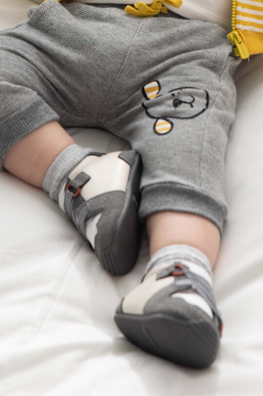 Βρεφικά παπούτσια Mayoral Newborn απομίμηση λείου δέρματος γκρί 9684.1N.Newborn.9BYX