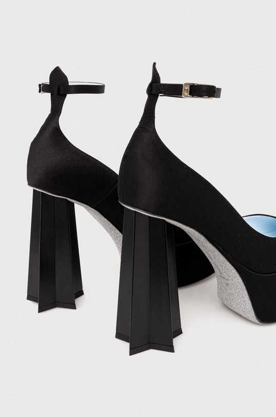 Scarpe Chiara Ferragni decolletè CF3240.001 nero