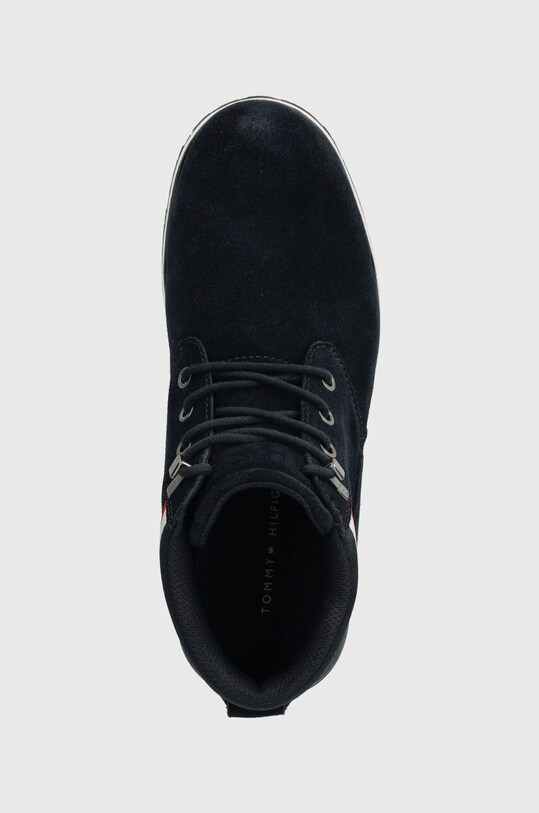 Tommy Hilfiger buty zamszowe CORE HILFIGER SUEDE BOOT granatowy FM0FM04800