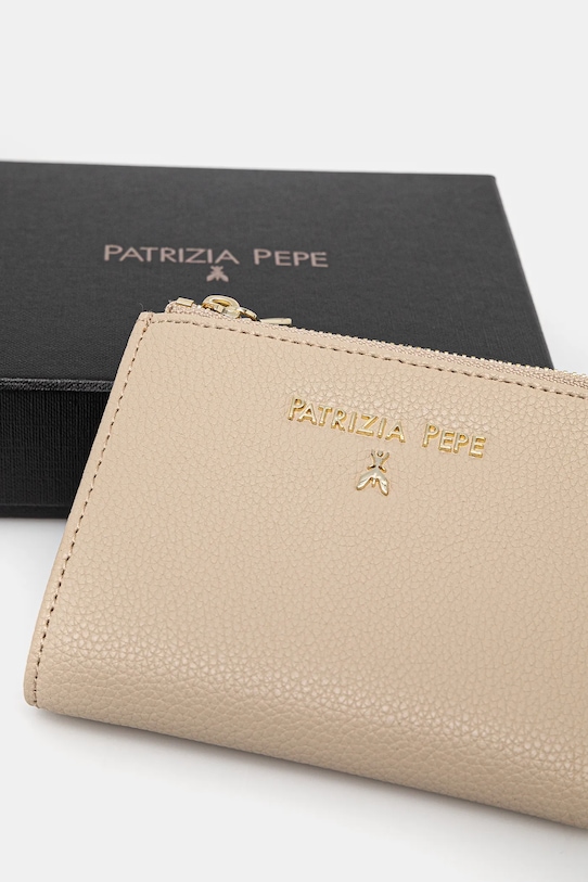 Δερμάτινο πορτοφόλι Patrizia Pepe μπεζ CQ8732.L001