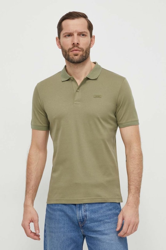Памучна тениска с яка Calvin Klein вталена зелен K10K111657