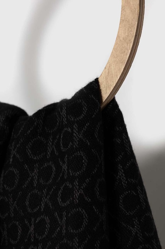Calvin Klein szalik wełniany K60K611116 czarny AW23