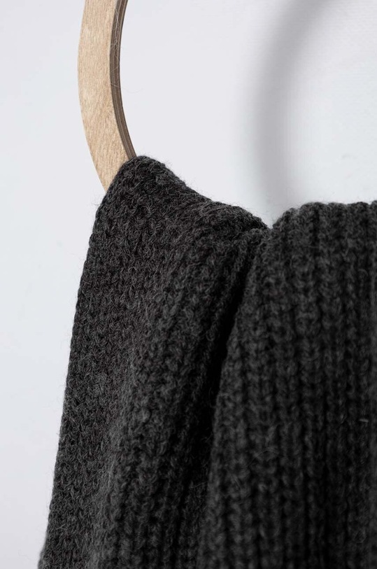 Guess szalik z domieszką wełny AM9332.POL03 szary AW23