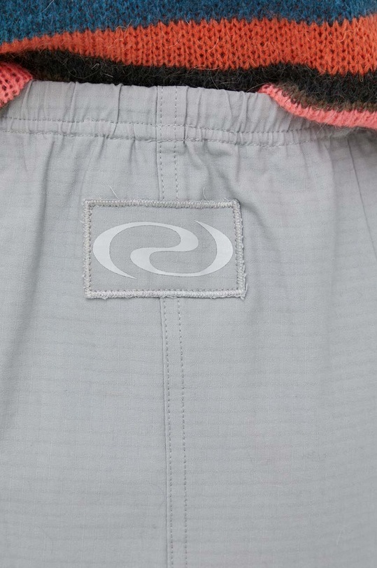 Résumé fusta gri 17870983