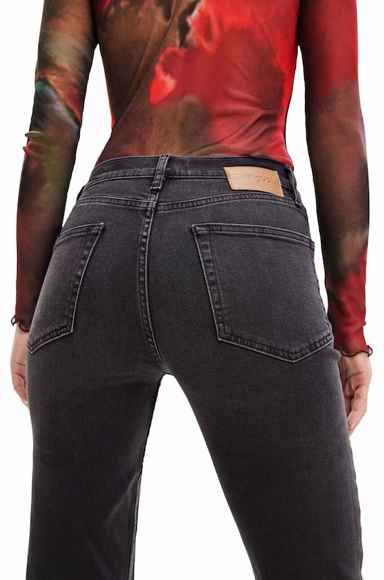Odzież Desigual jeansy 23WWDD14 granatowy
