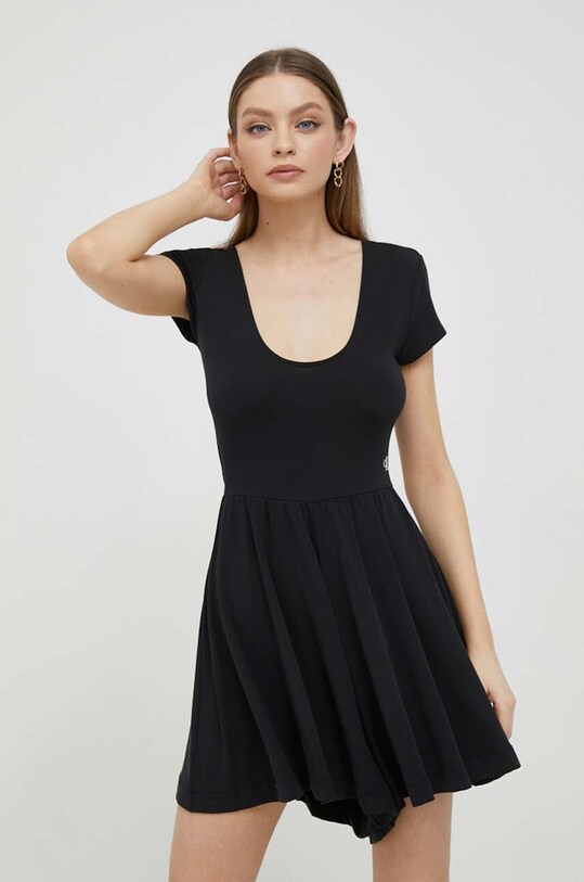 Calvin Klein Jeans kezeslábas nyitott hátas fekete J20J221432