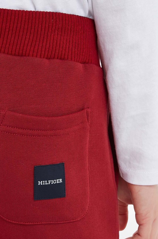 Tommy Hilfiger spodnie dresowe dziecięce KB0KB08278.74.122.9BYX bordowy