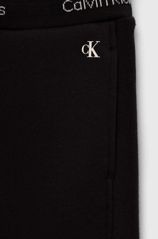 Chłopiec Calvin Klein Jeans spodnie dresowe dziecięce IB0IB01681.9BYX czarny