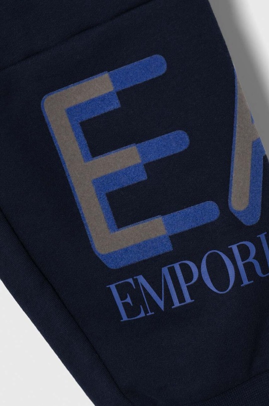 Chłopiec EA7 Emporio Armani spodnie dresowe bawełniane dziecięce 6RBP58.BJ05Z granatowy