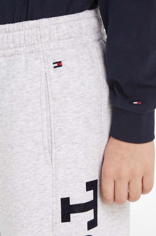 Dětské tepláky Tommy Hilfiger KB0KB08631.128.176.9BYX šedá