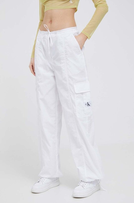 Hlače Calvin Klein Jeans Tkanina bela J20J221298