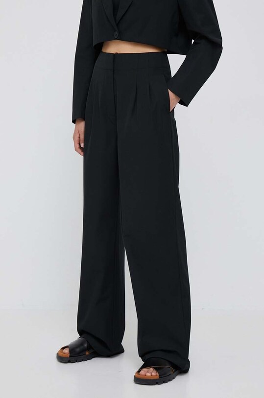 Hlače Calvin Klein Jeans Tkanina črna J20J222133