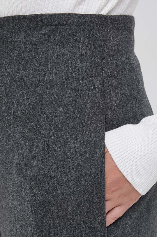 Emporio Armani pantaloni de lana gri H4NP37.E2109