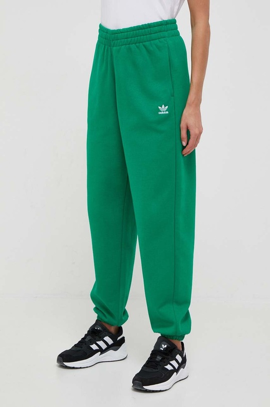 Спортен панталон adidas Originals IJ7803 зелен AW23