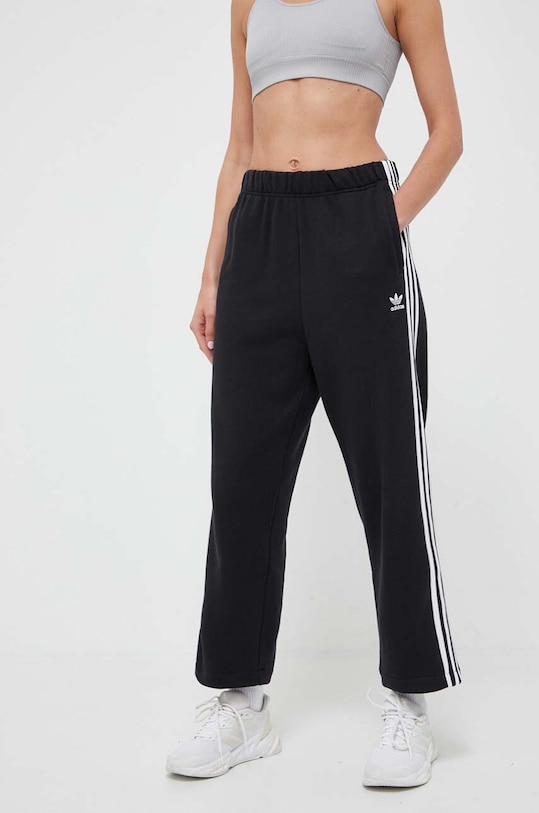 Бавовняні спортивні штани adidas Originals трикотаж чорний IC5505