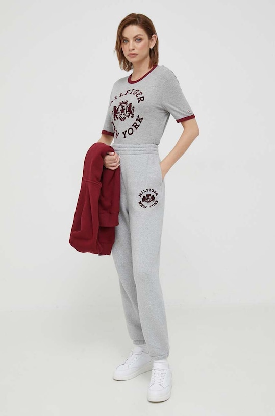 Tepláky Tommy Hilfiger WW0WW39817 šedá AW23