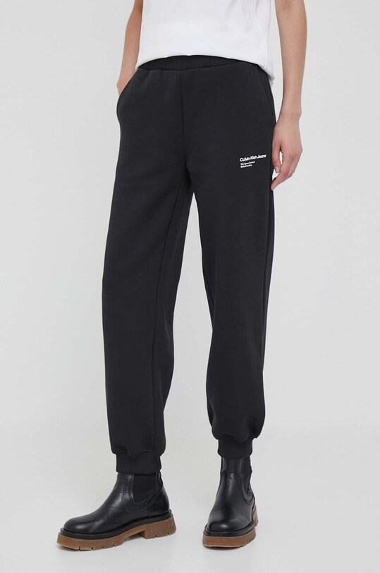 Παντελόνι φόρμας Calvin Klein Jeans πλεκτό ύφασμα μαύρο J20J222378
