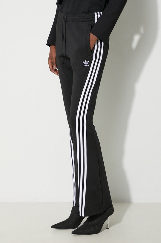 adidas Originals spodnie dresowe Flared TP czarny IV9327