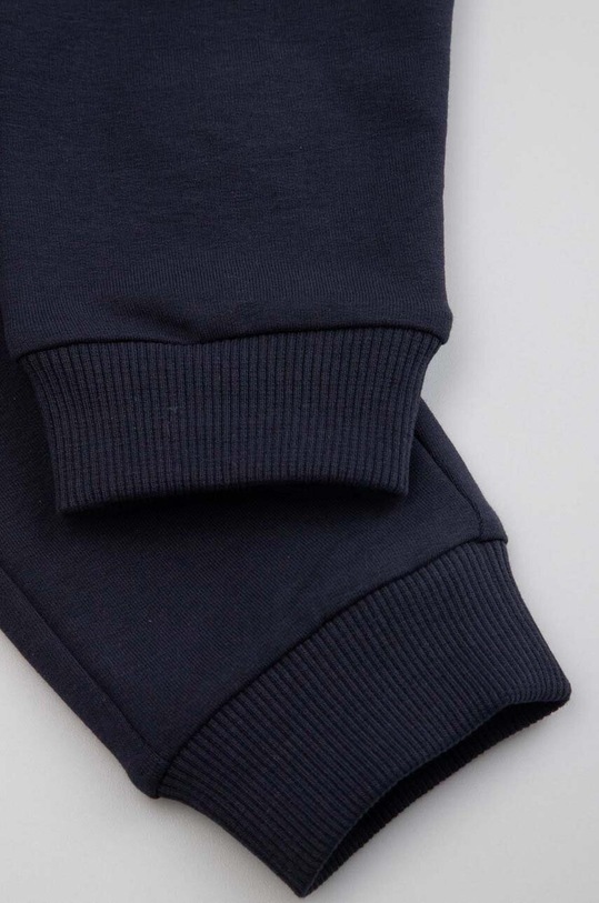 Coccodrillo pantaloni de trening pentru bebeluși ZC3120102ATN ARBORETUM NEWBORN ZC3120102ATN bleumarin