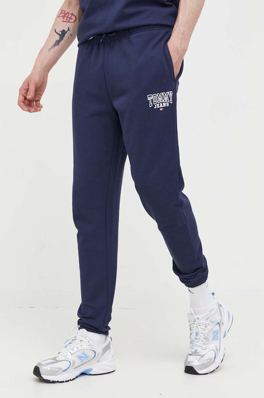 Βαμβακερό παντελόνι Tommy Jeans βαμβάκι σκούρο μπλε DM0DM16782