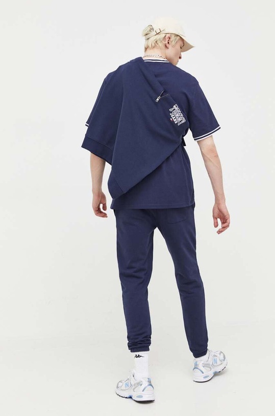 Βαμβακερό παντελόνι Tommy Jeans DM0DM16782 σκούρο μπλε AW23
