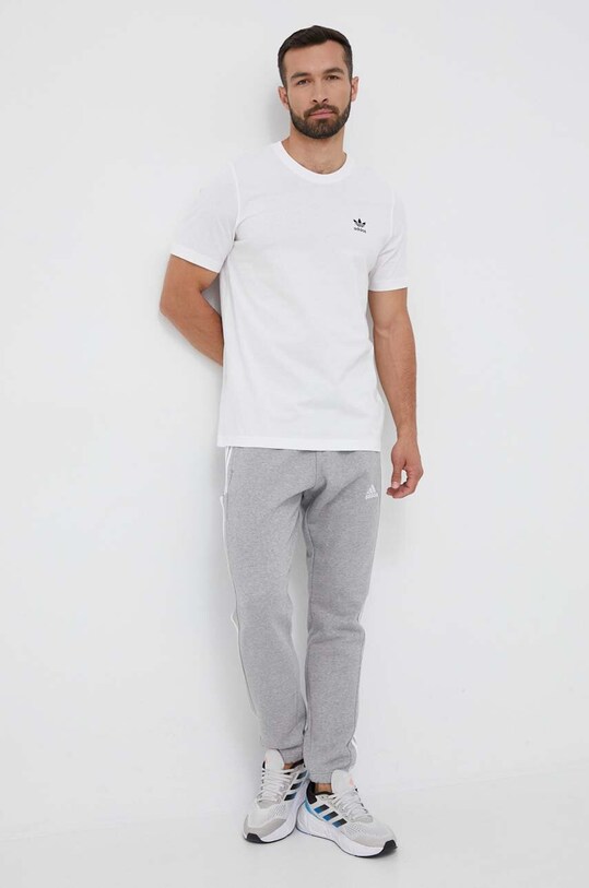 Βαμβακερό παντελόνι adidas IC0052 γκρί AW23