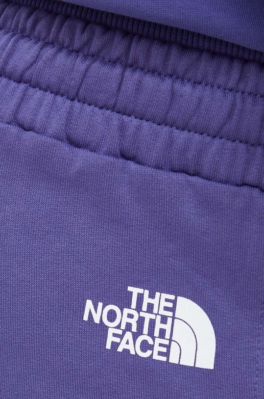 Βαμβακερό παντελόνι The North Face μωβ NF0A4M7LI0D1