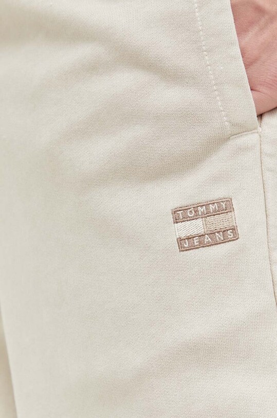 Хлопковые спортивные штаны Tommy Jeans бежевый DM0DM17779