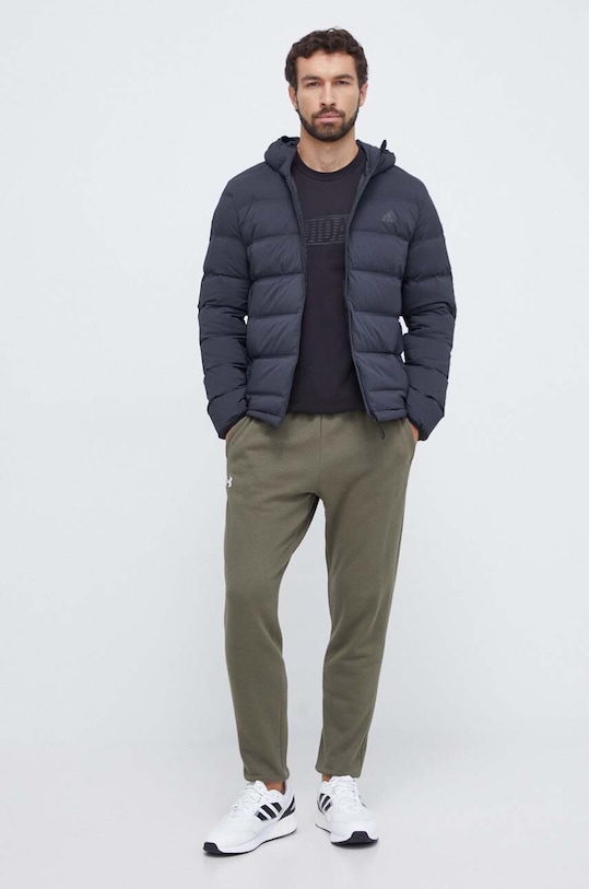 Under Armour spodnie dresowe 1379774 zielony SS24