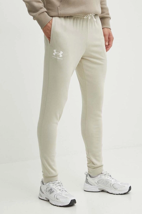 Under Armour spodnie dresowe nadruk beżowy 1380843