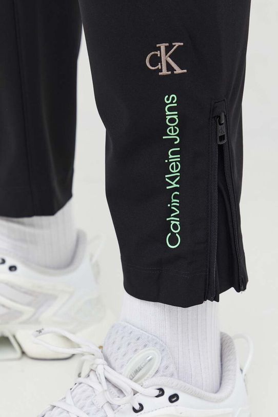 Штани Calvin Klein Jeans чорний J30J324046