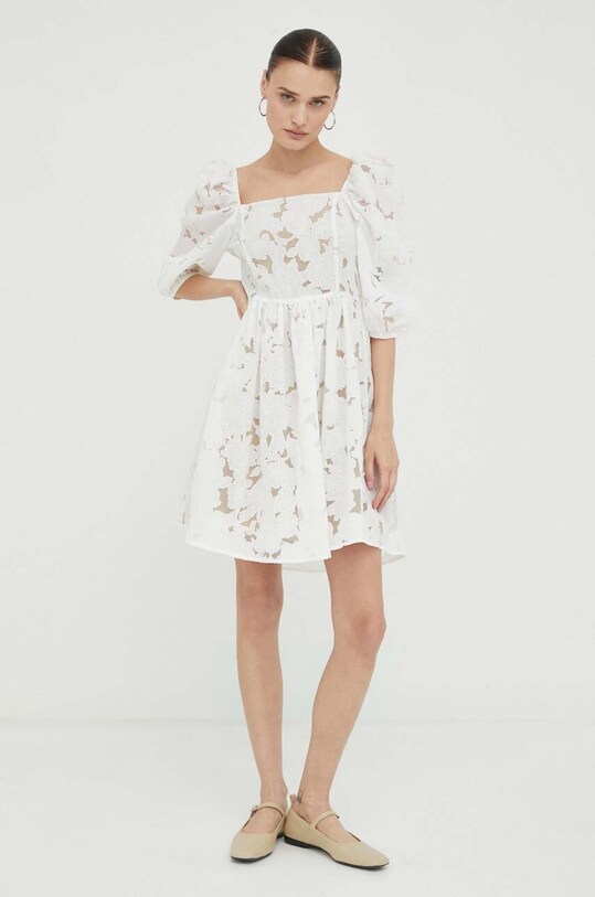Bruuns Bazaar sukienka z domieszką lnu BBW3411 biały AW23