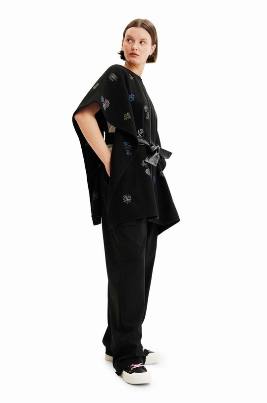 Desigual poncho czarny 23WAIA02