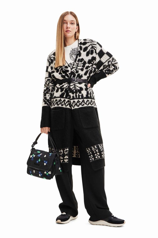 Πλεκτή ζακέτα Desigual μαύρο 23WWJF01