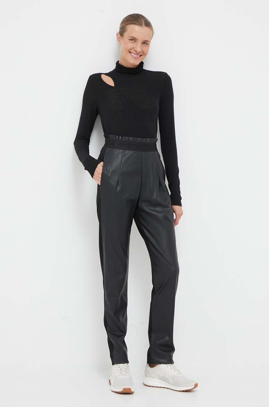 Deha longsleeve z domieszką kaszmiru D93191.10009 czarny AW23