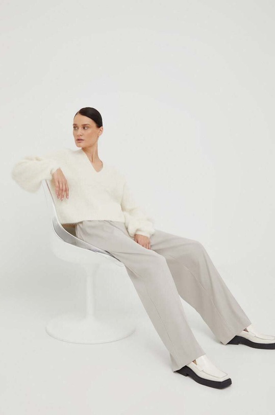 Gestuz sweter wełniany 10908337 beżowy AW23